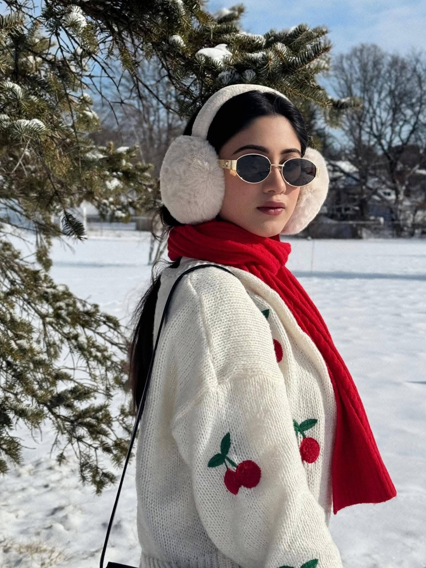 Trendy Luxury Oval Sunglasses (With Logo) for Women